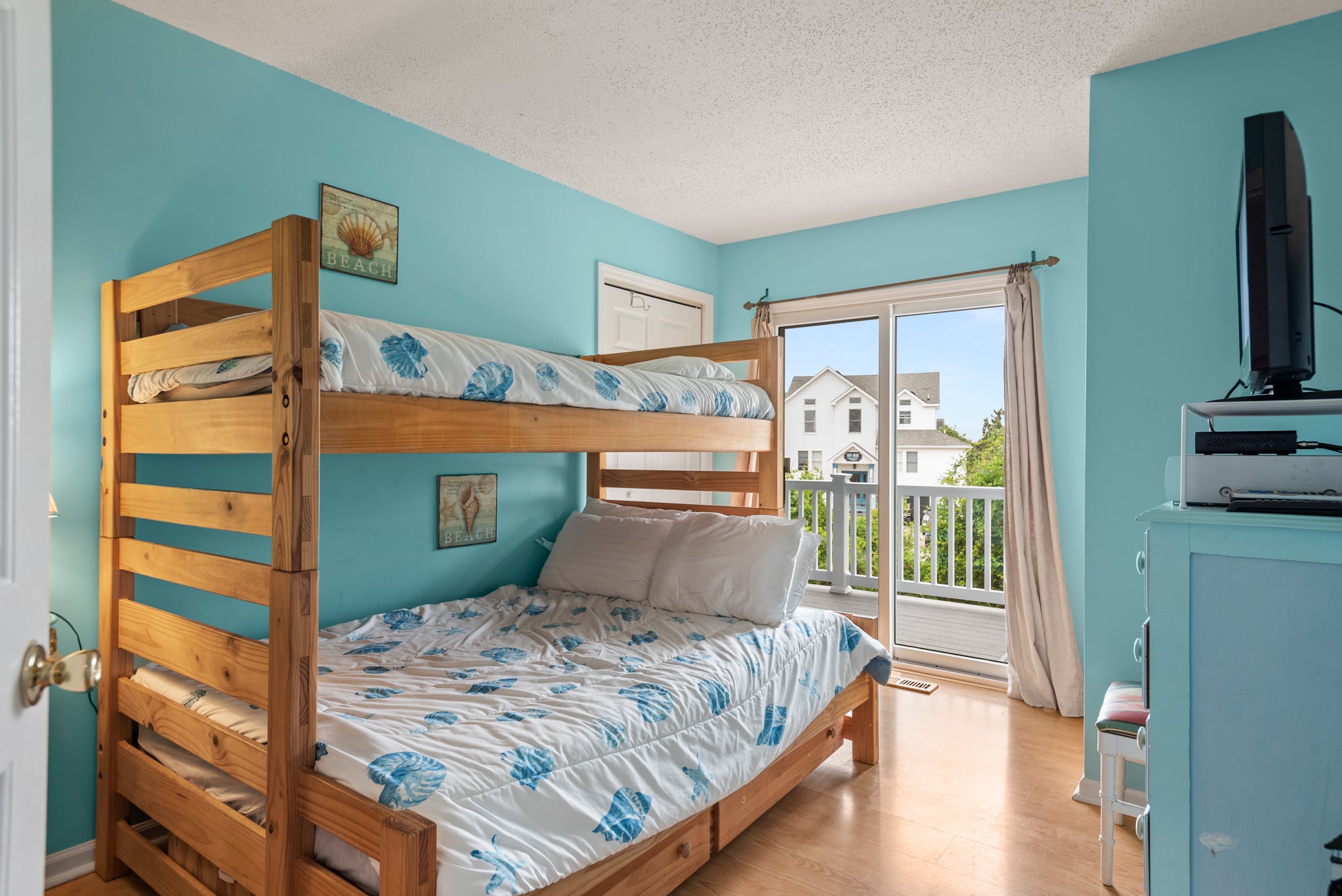 WH601: Landes Dream l Mid Level Bedroom 2
