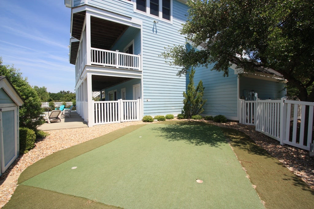 CC068: Endless Sunsets | Putting Green on Side of Pool Area