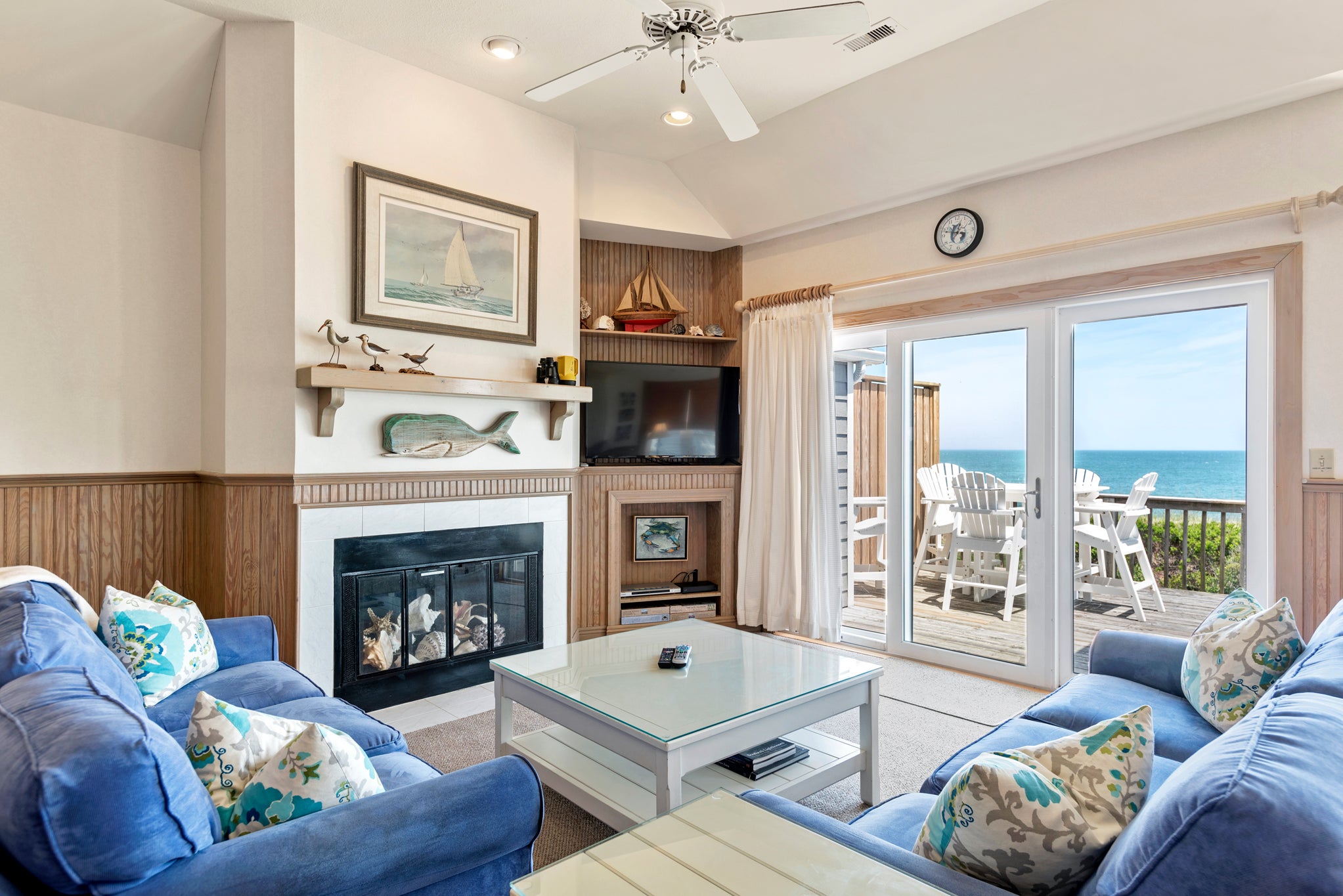 SP5B: Sea Pointe Paradise | Top Level Living Area - Fireplace Not Available For Guest Use
