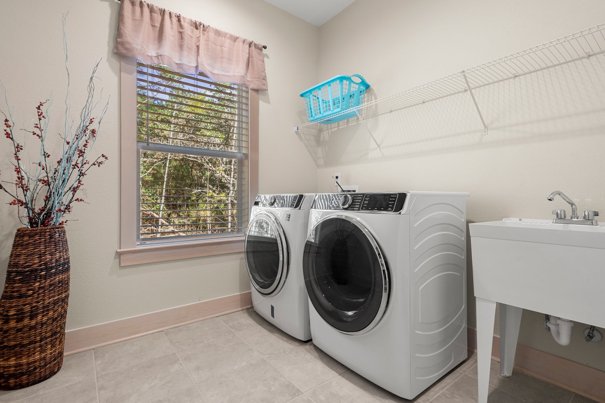 CC087: Breeze The Day | Laundry Area