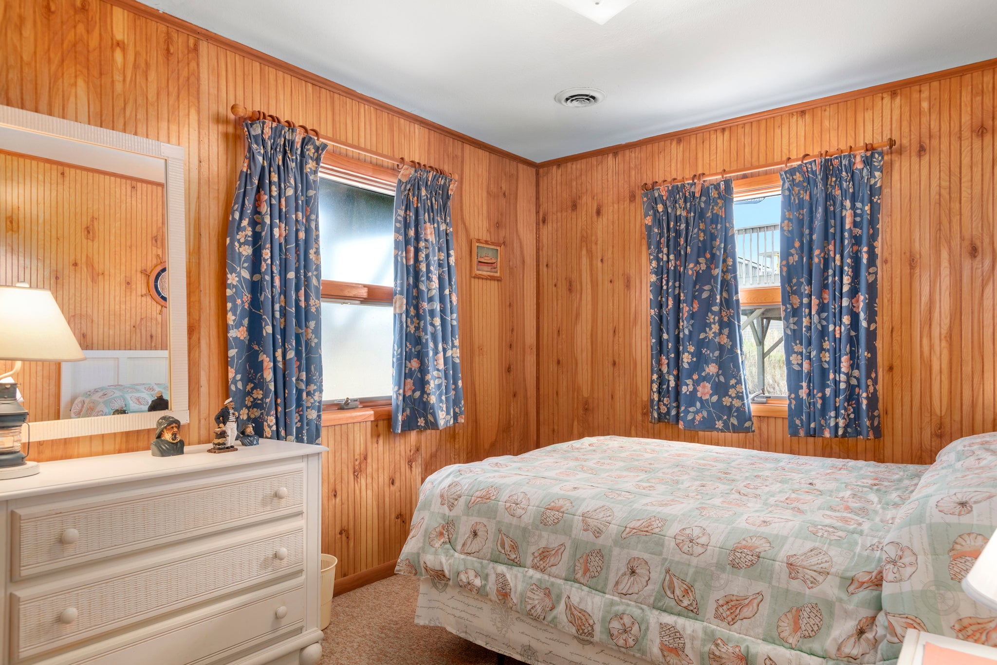 SN0407: Sailor's Rest at Nags Head l Mid Level Bedroom 3