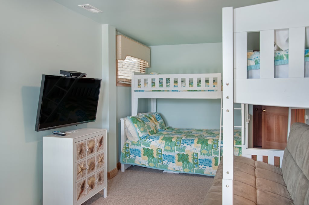 SP5A: Sea-Duced | Bottom Level Bedroom 1