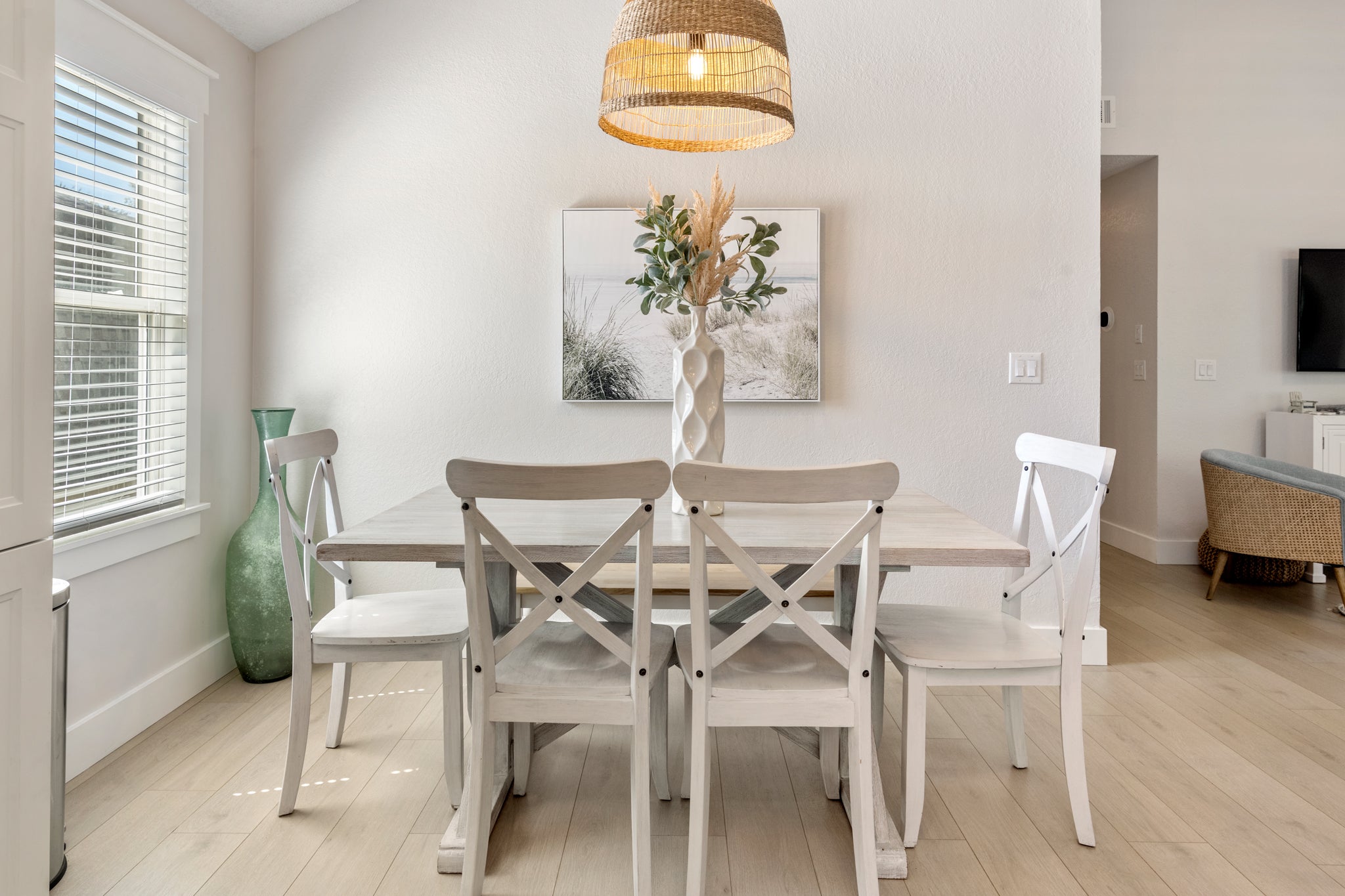 KDN9638: Heaven At The Sound | Dining Area