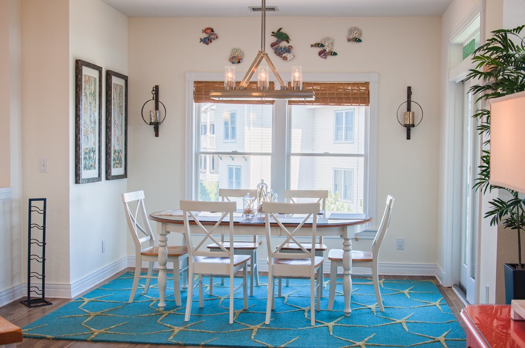 WR4O: A Pointe Of View | Dining Area