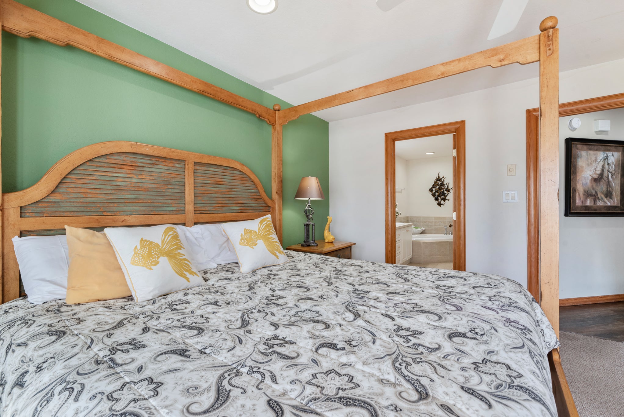 BU18R: White Dolphin (Right) | Mid Level Bedroom 4