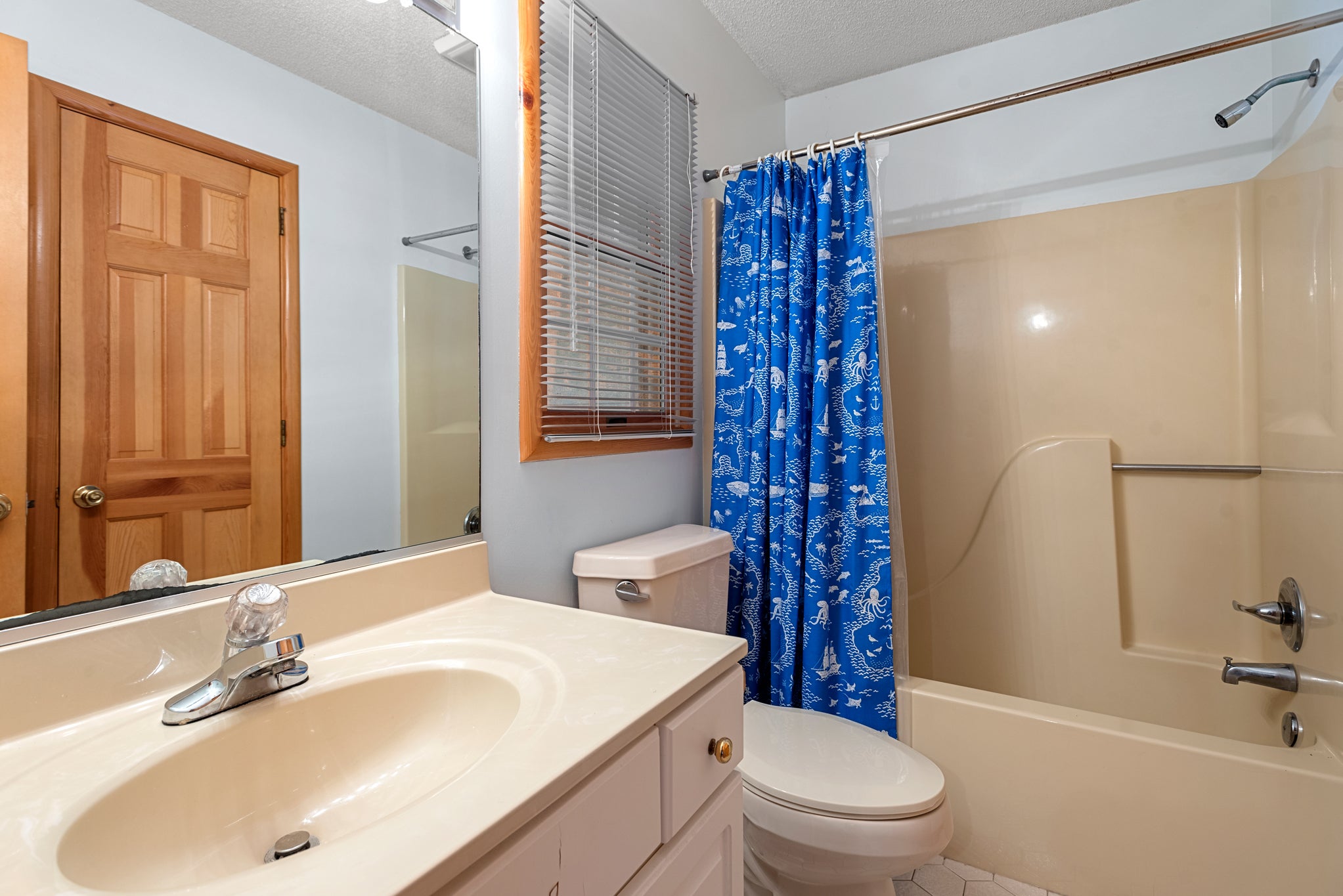 CL344: Tequila Sunset | Mid Level BR3/Hall Bath