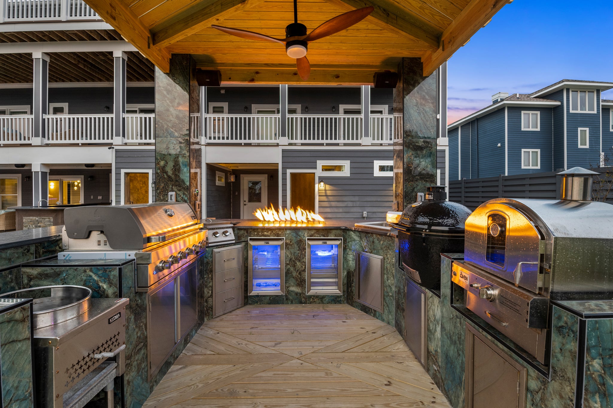 WH786: The OBX One | Professional Outdoor Kitchen