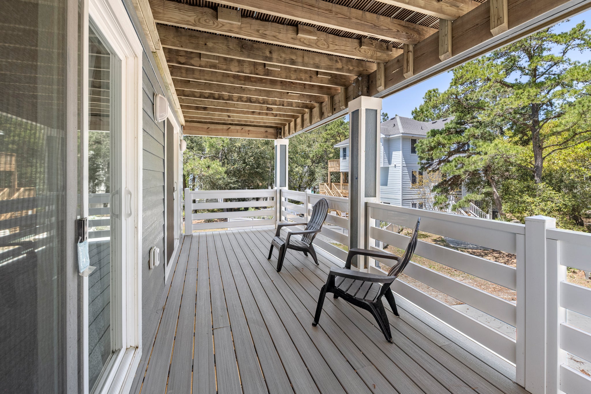 CL586: Modern Sound | Mid Level Covered Deck