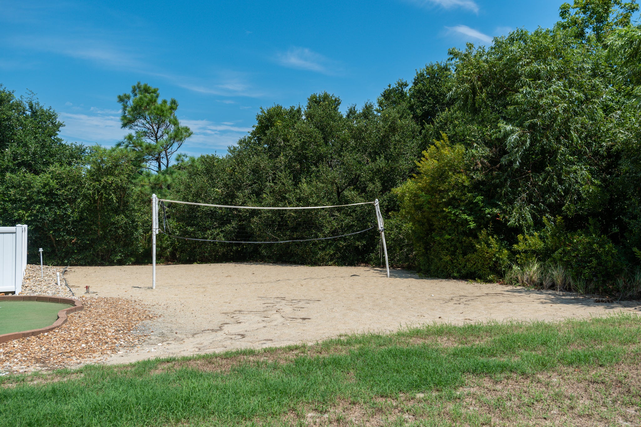 WH591: Shell's Shack l Volleyball Court