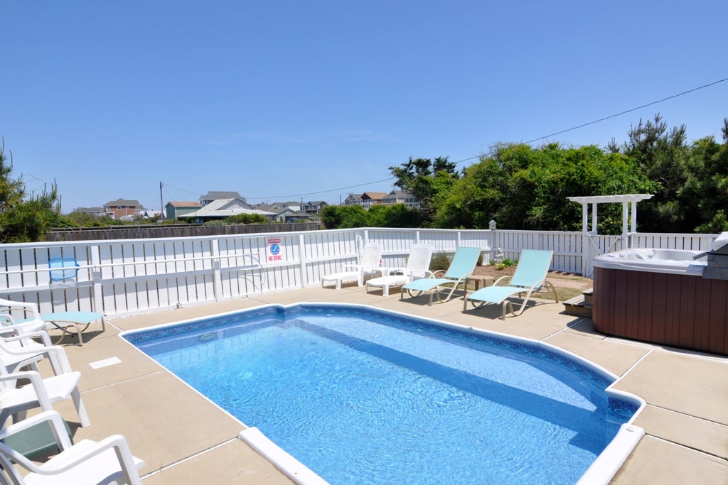 JR369: Point Of Views NC | Pool Area