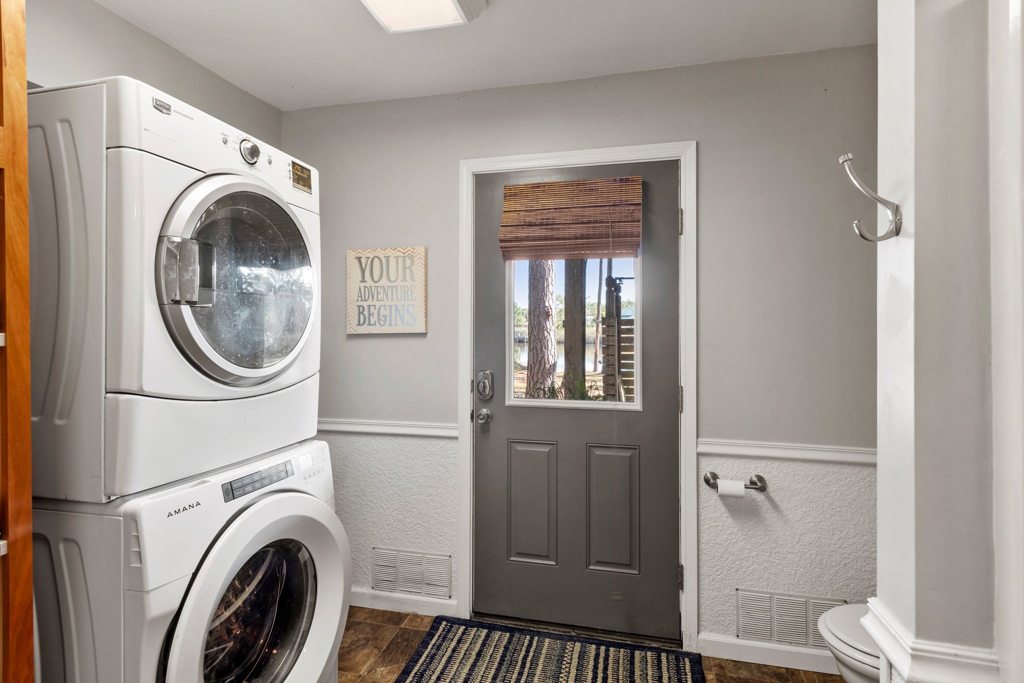 MNT1148: Sound Choice In Manteo | Bottom Level Apartment Laundry Area