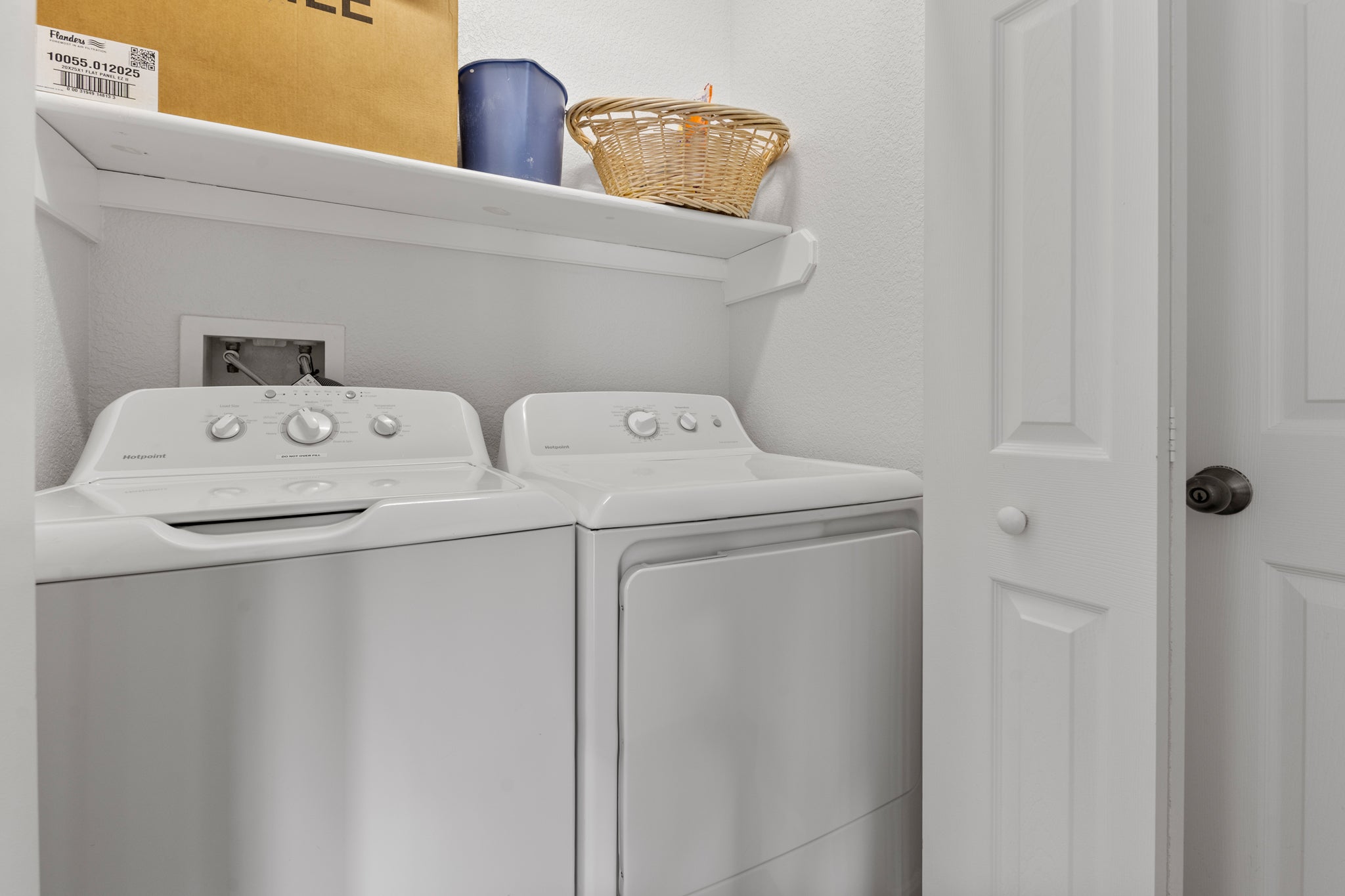 WH643: Dancing Days | Bottom Level Laundry Area