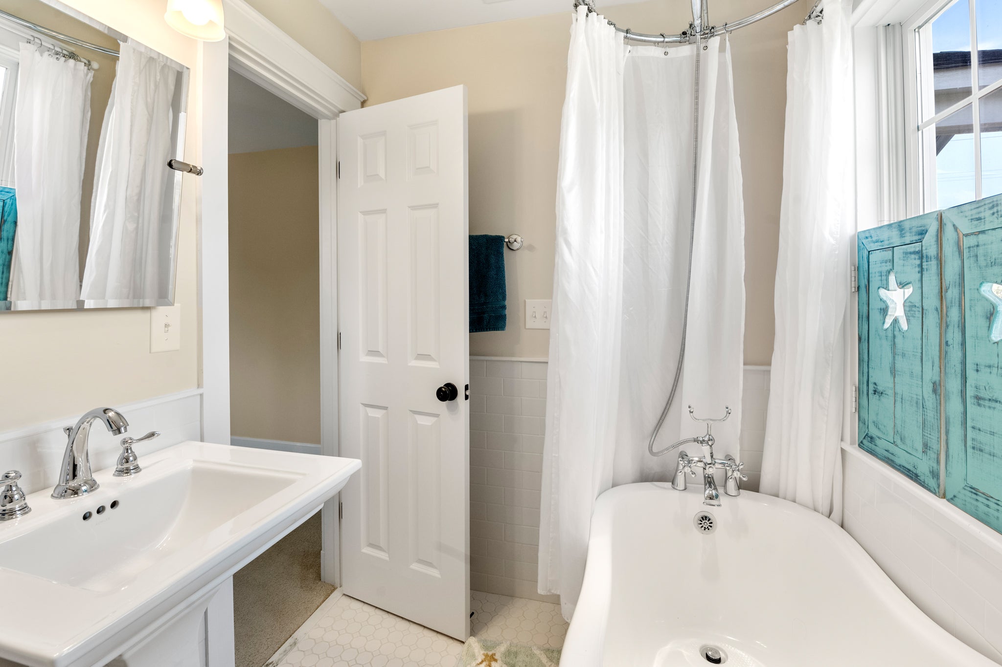 HIAV02: Noble One | Mid Level Bedroom 3 Private Bath