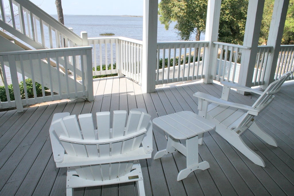 CL516: Sound Sational OBX | Mid Level Covered Deck