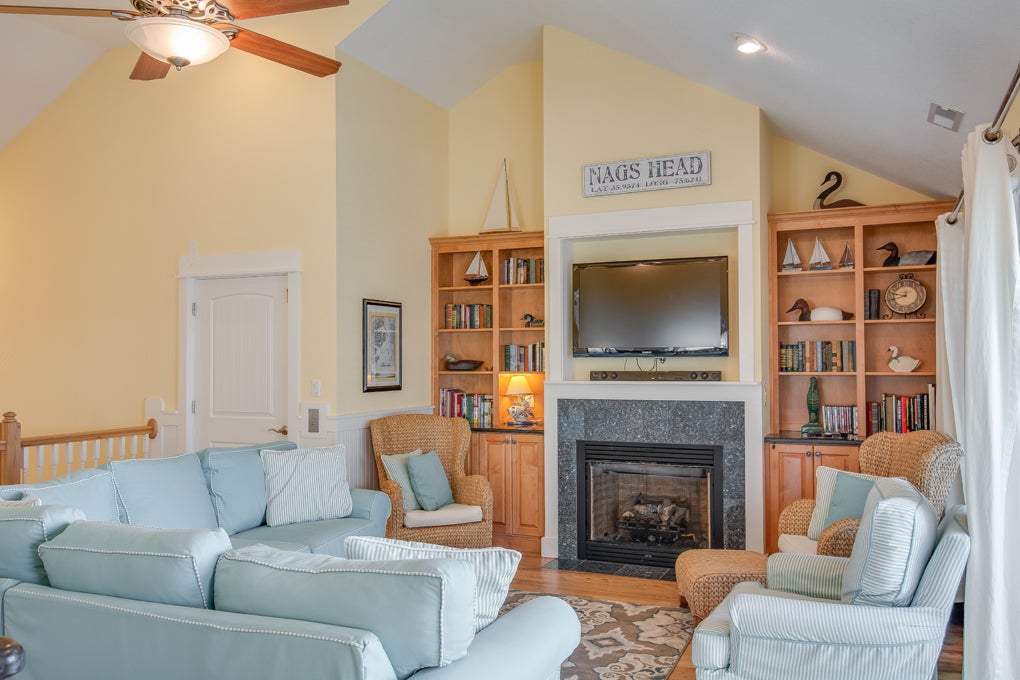 JR621: Heels In The Sand | Top Level Living Area