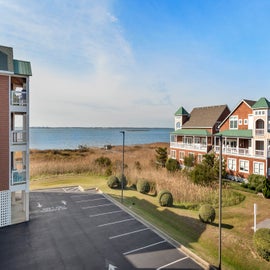SL202: Soundview at The Landings | Balcony View