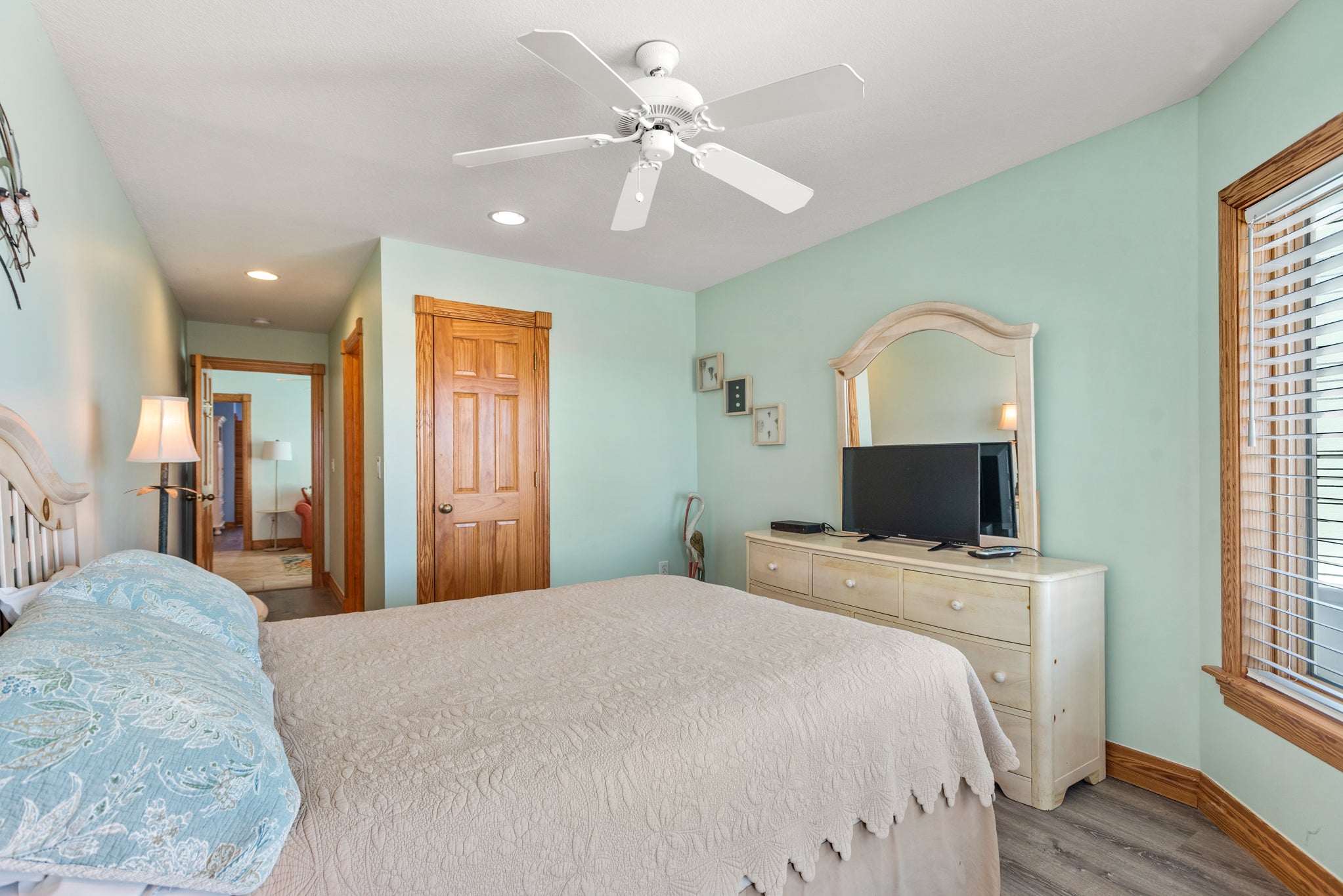 JR15: Heaven By The Sea | Mid Level Bedroom 6