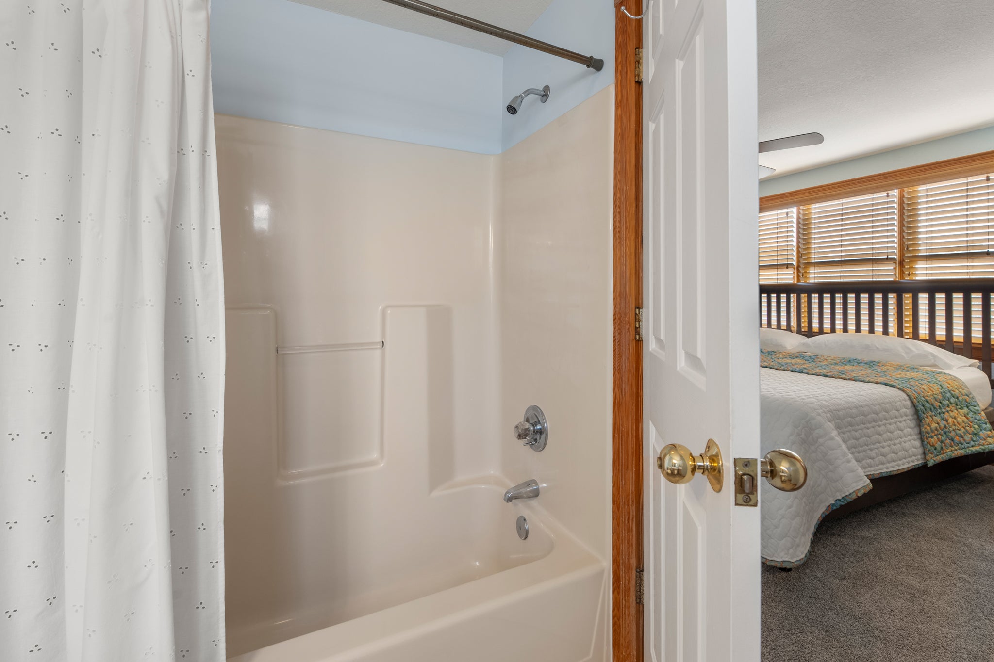DE08: Shore Beats Work | Mid Level Bedroom 4 Private Bath