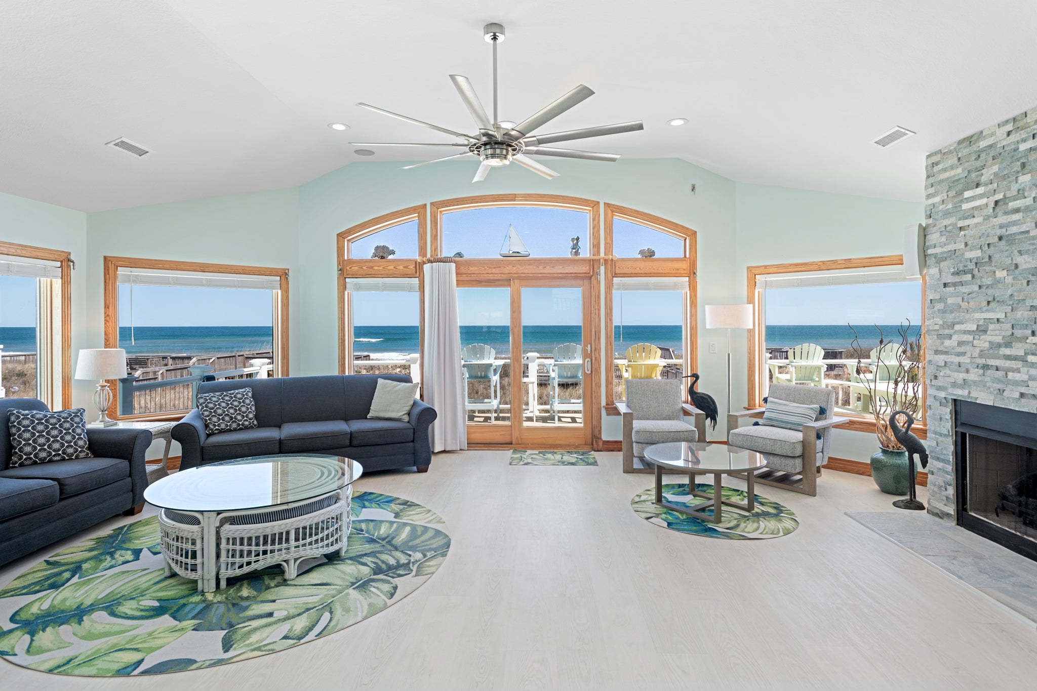 JR15: Heaven By The Sea | Top Level Living Area