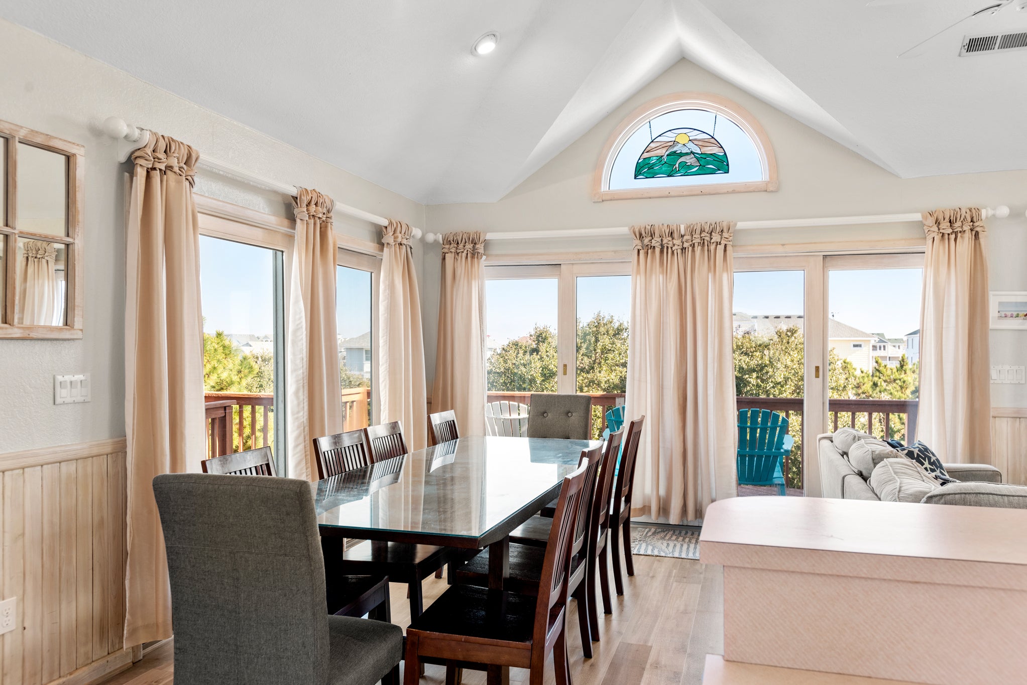 WH549: Pelican Shores | Top Level Dining Area
