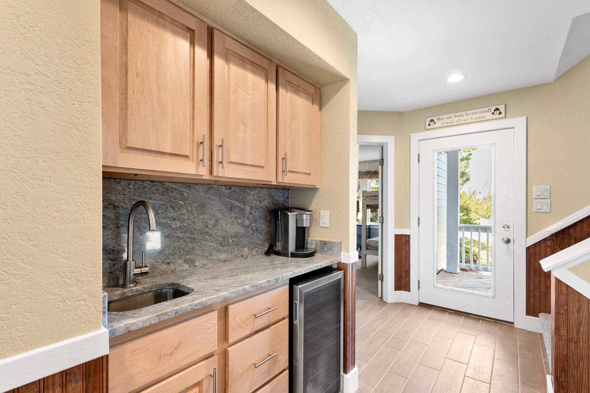 MS26: Sand Hills South | Mid Level Hall w Wet Bar