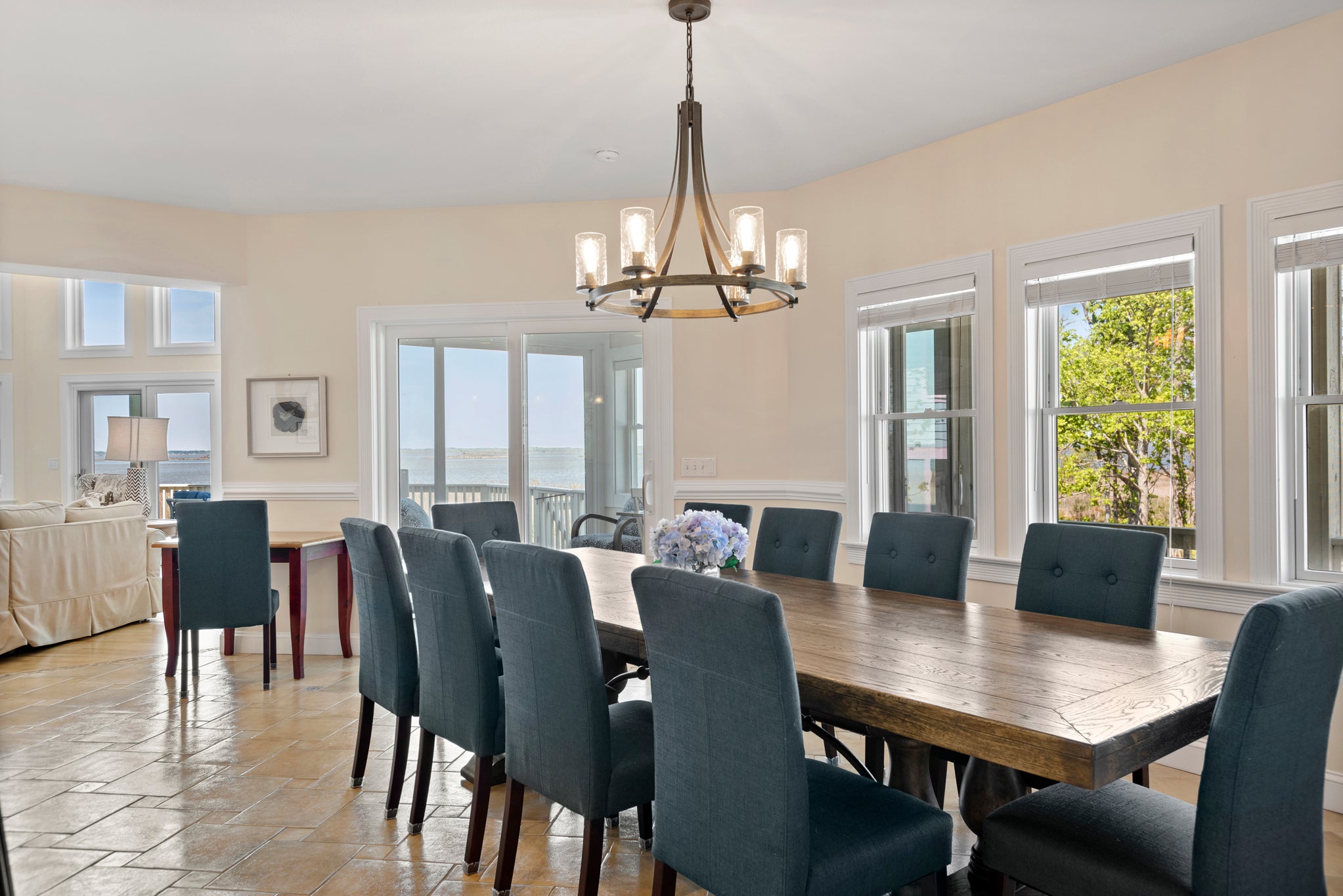 CC009: All About The View | Mid Level Dining Area