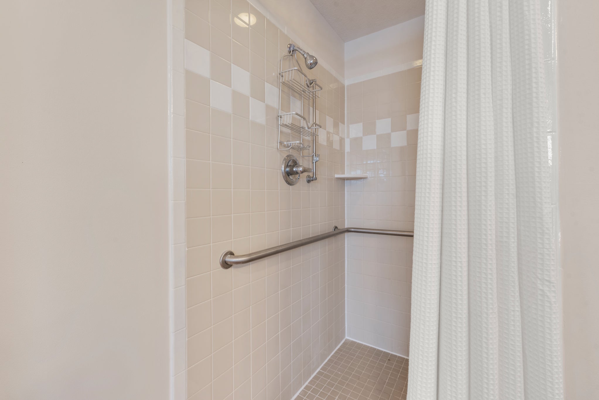 CH104: Inlet Palms | Guest Quarters - Mid Level Bedroom 1 Private Bath
