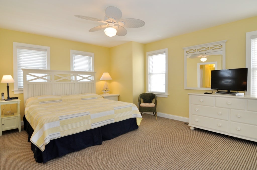 KD31: Sweet Home Carolina | Mid Level Bedroom 3