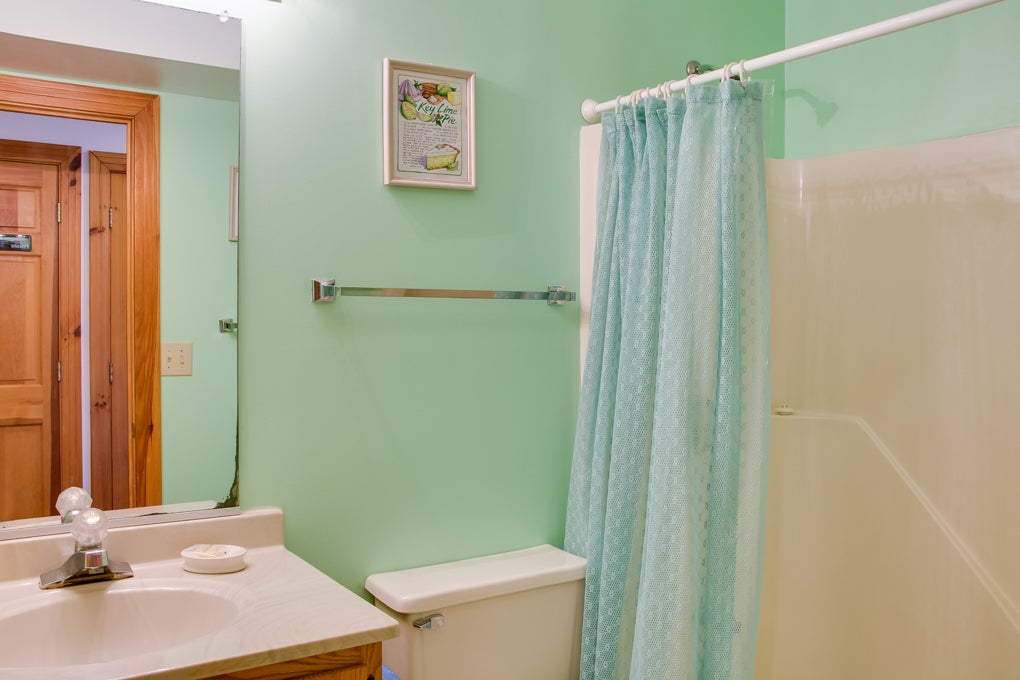 ACF: My Kind of Townhome | Mid Level Full Bath