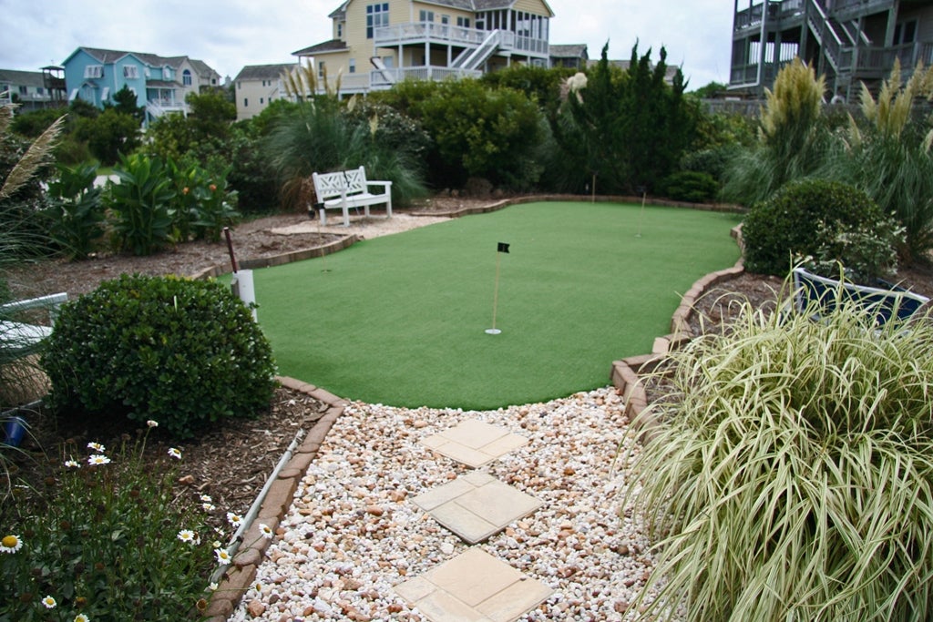 SS22: Seaside 22 | Private Putting Green
