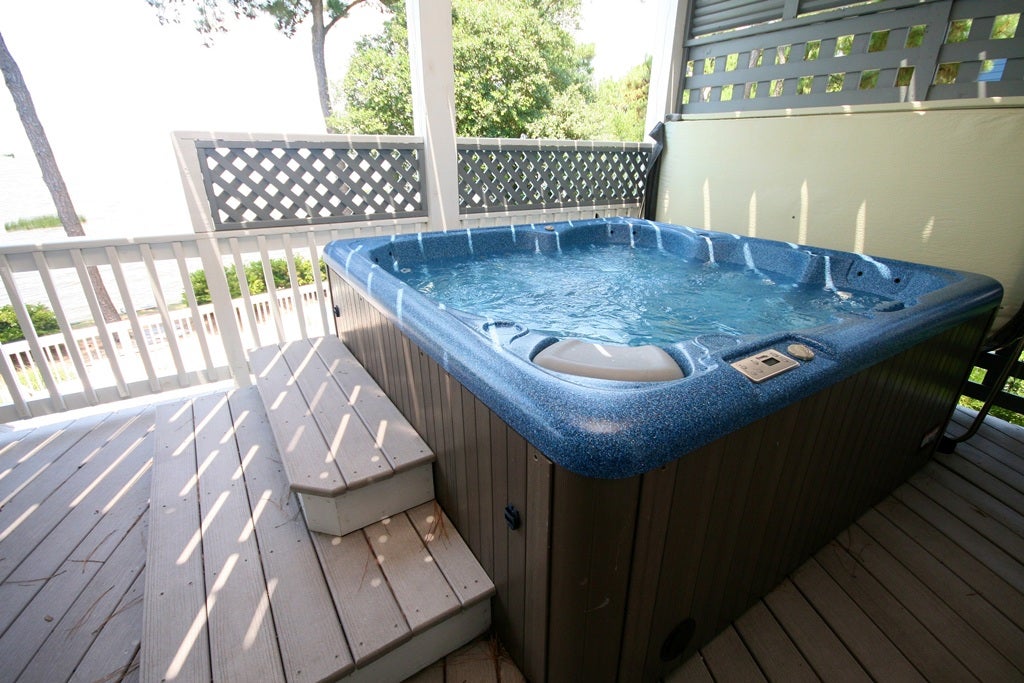 CL516: Sound Sational OBX | Mid Level Deck w/ Hot Tub