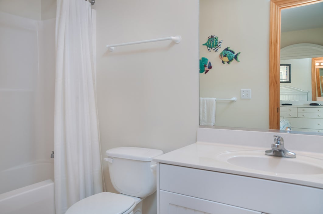 SV07: Sandy Sea Gulls | Mid Level Bedroom 2 Private Bath