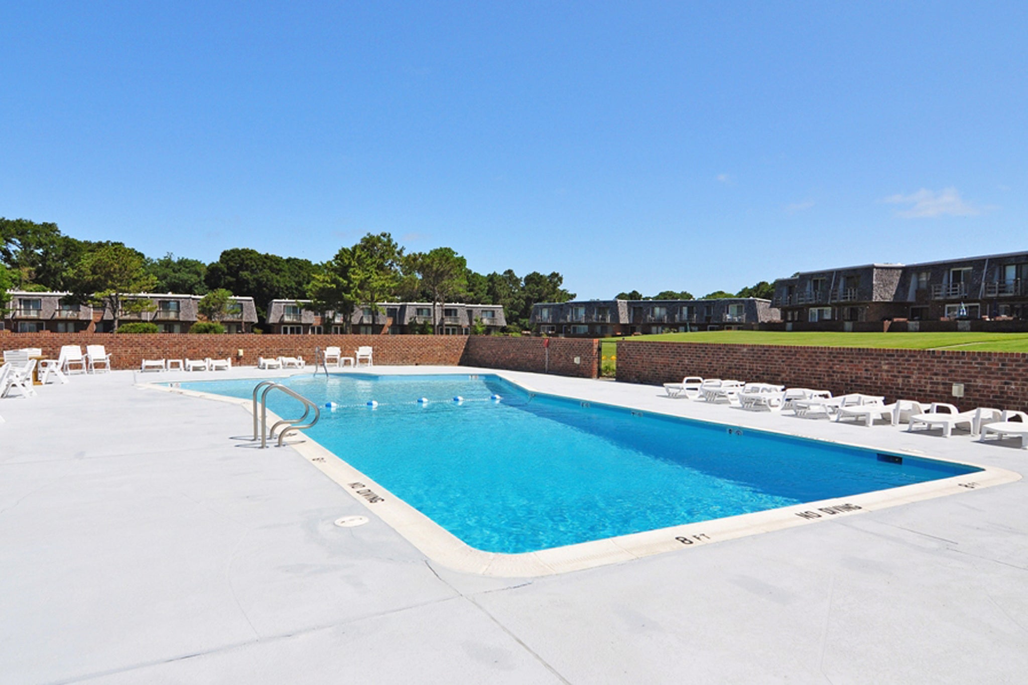 The Villas On Roanoke Sound: Community Pool
