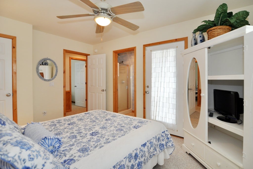 JR369: Point Of Views NC | Mid Level Bedroom 2