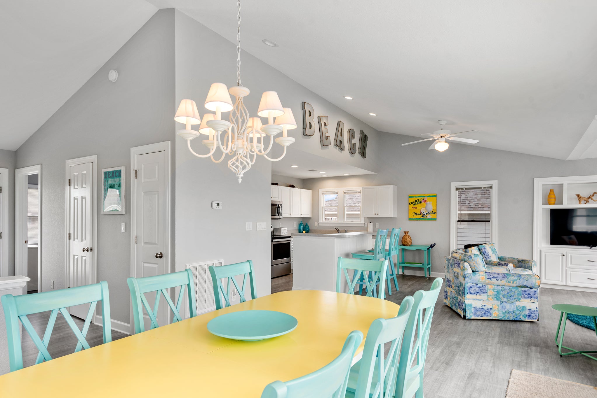 JR380: Kimberly's Kottage | Top Level Dining Area