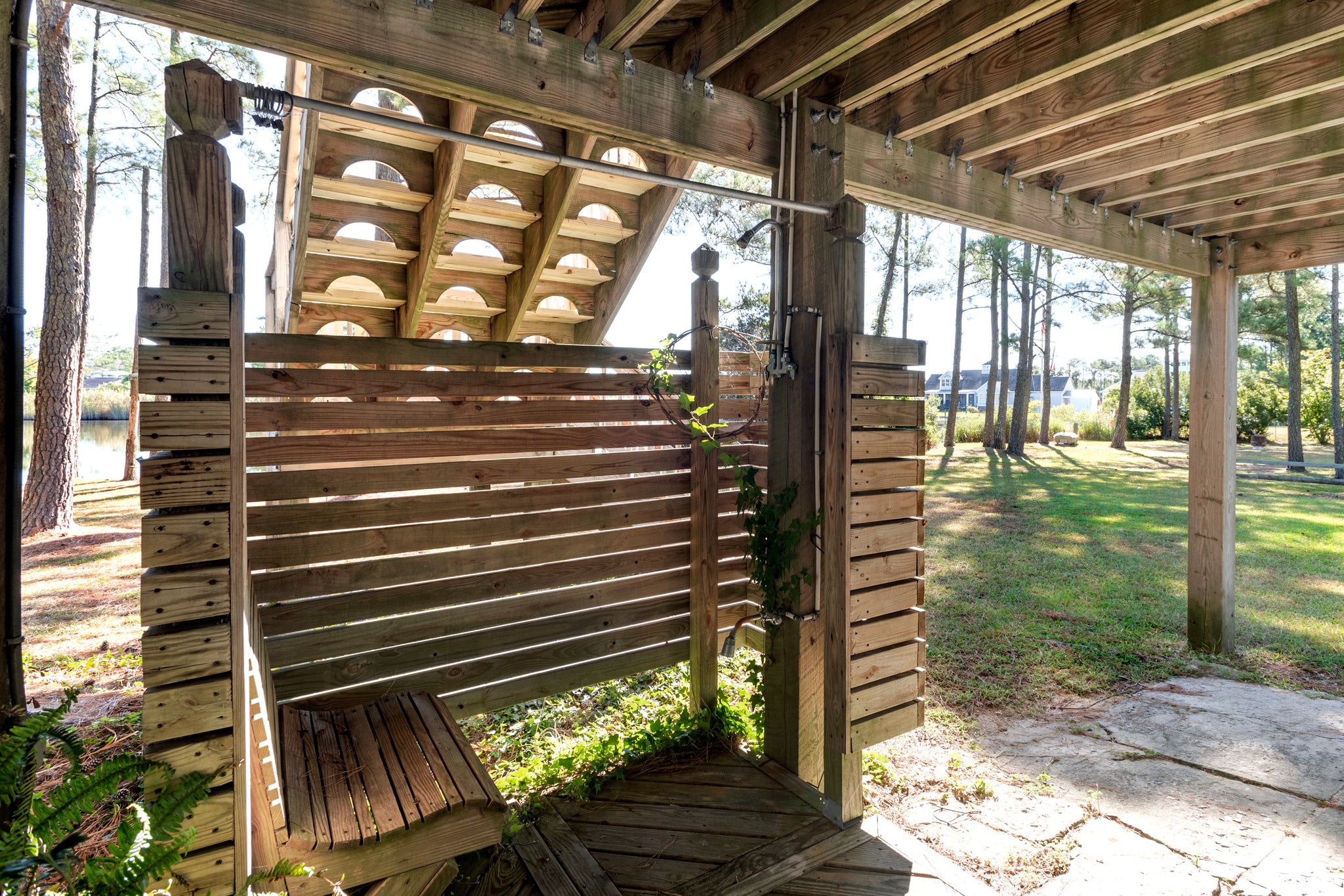 MNT1148: Sound Choice In Manteo | Outside Shower