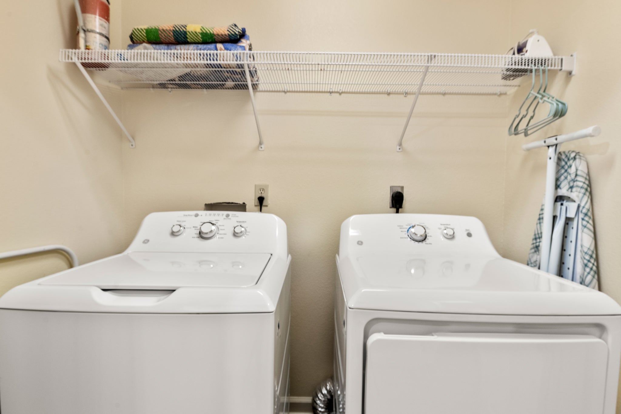 JR4309: Azure Dreams l Mid Level Laundry Area